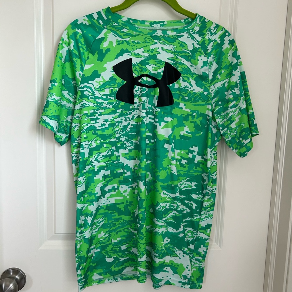 Under Armour Green and Black Short Sleeve Tee